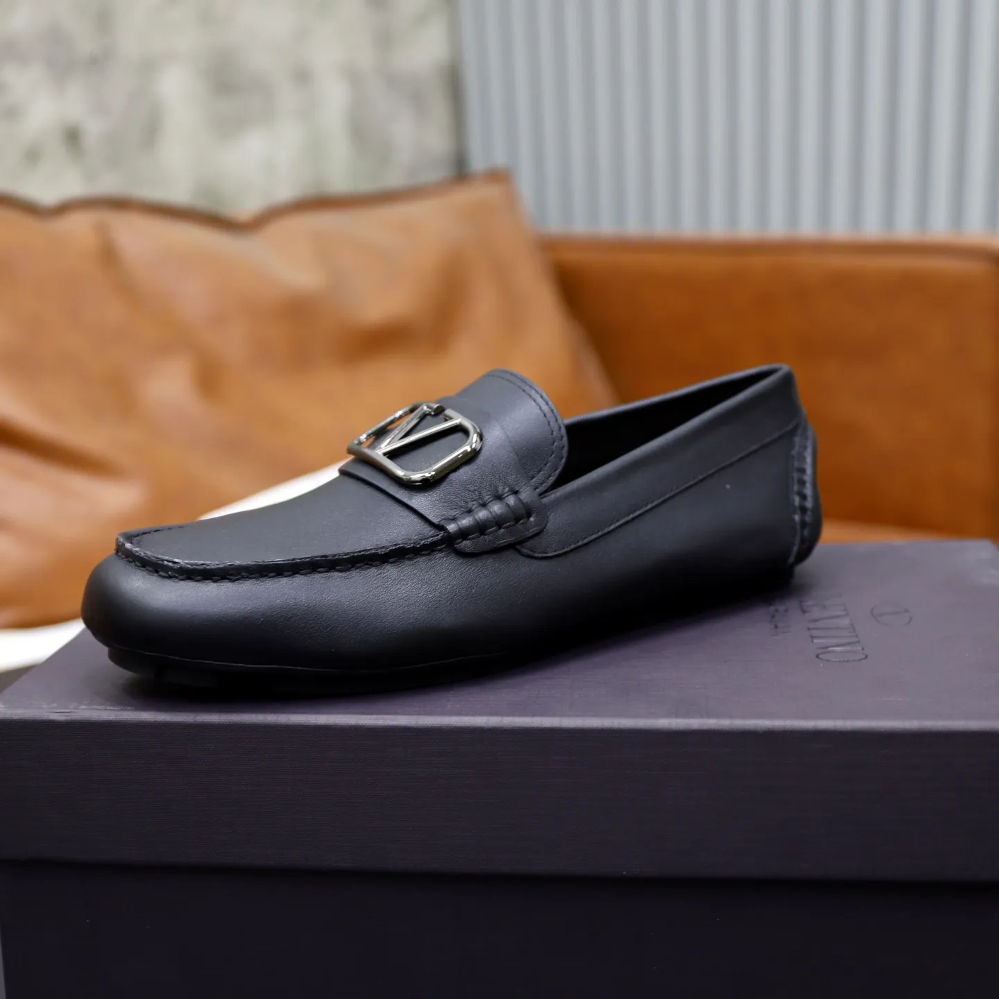 Men's shoes: 640💰VALENTINO, made of imported cowhide with imported water-dyed cow lining, iconic hardware and iconic wear-resistant outsole. 38-45 (customized at 45) VALENTINO packaging All orders enjoy the brand’s iconic product packaging